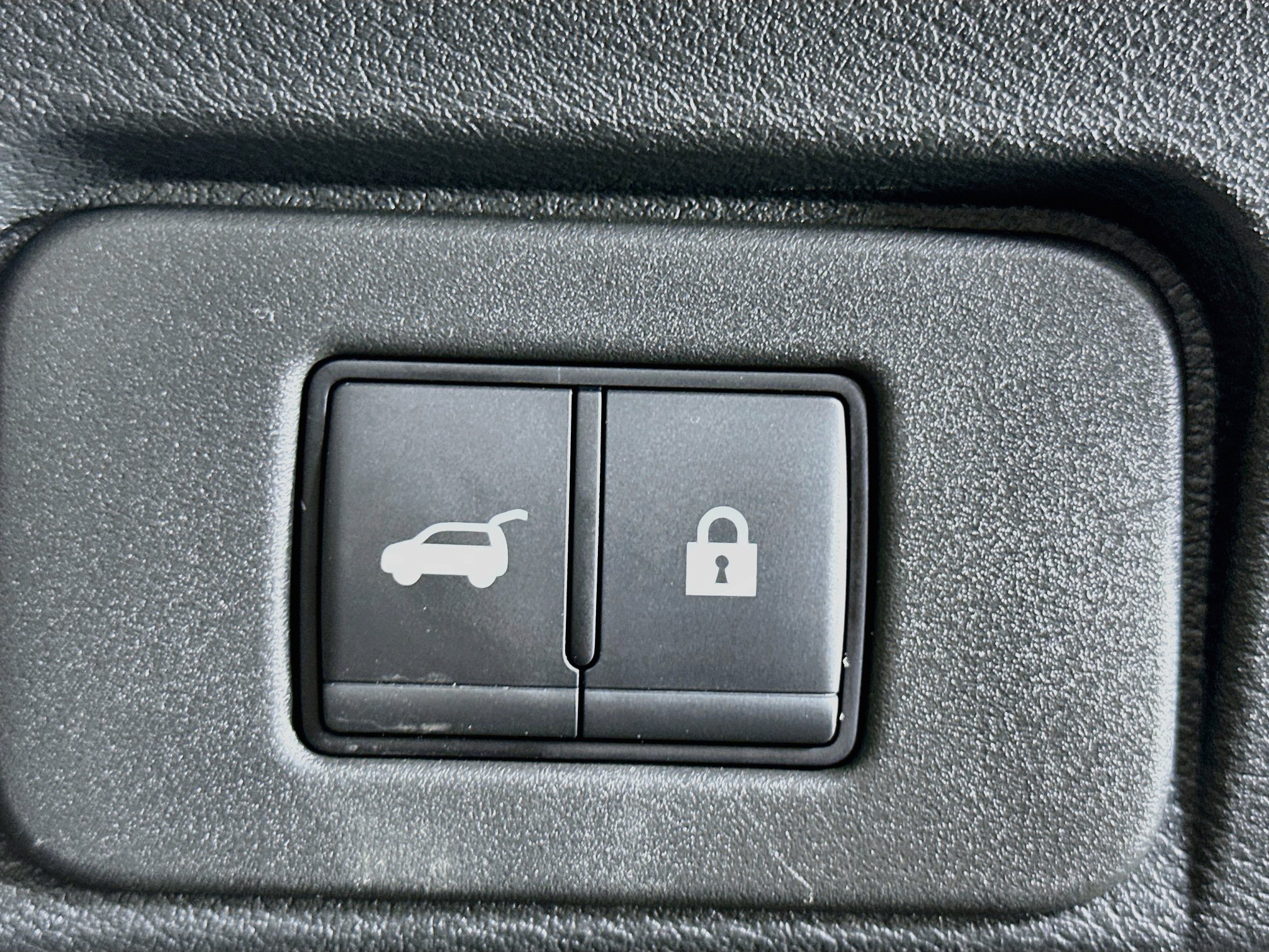 Used 2025 Nissan Rogue SV FWD image 29