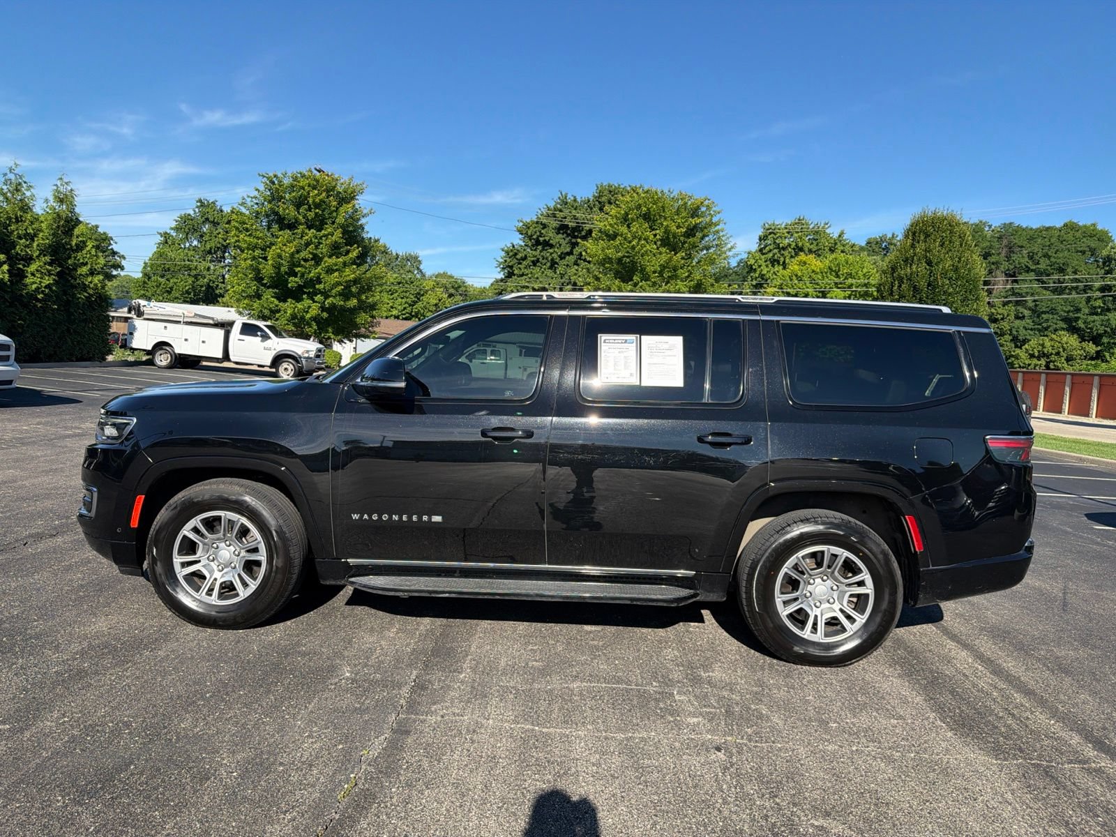 Used 2024 Jeep Wagoneer 4WD image 2