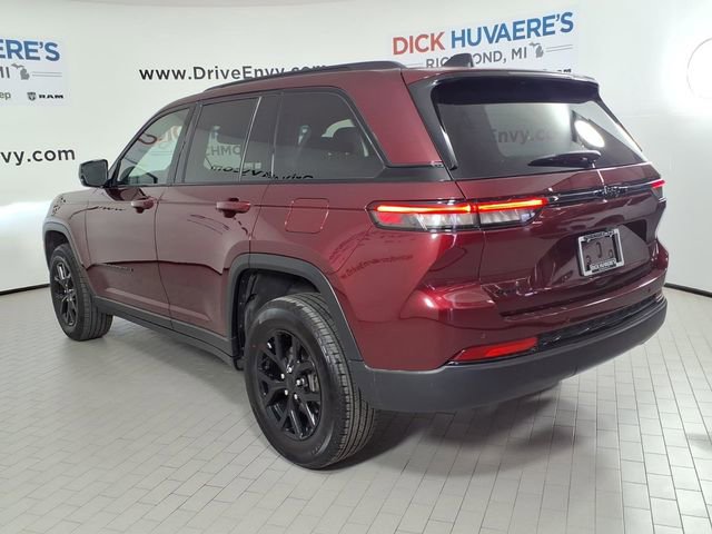 Used 2024 Jeep Grand Cherokee Altitude image 5