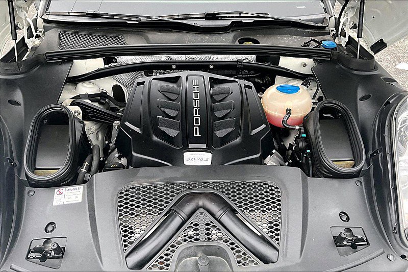 Used 2017 Porsche Macan S image 9
