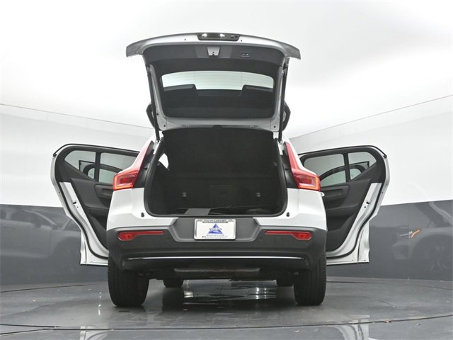 Used 2024 Volvo XC40 B5 Plus image 42
