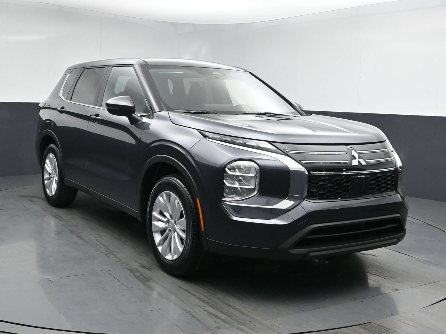 New 2026 Mitsubishi Outlander ES FWD image 2
