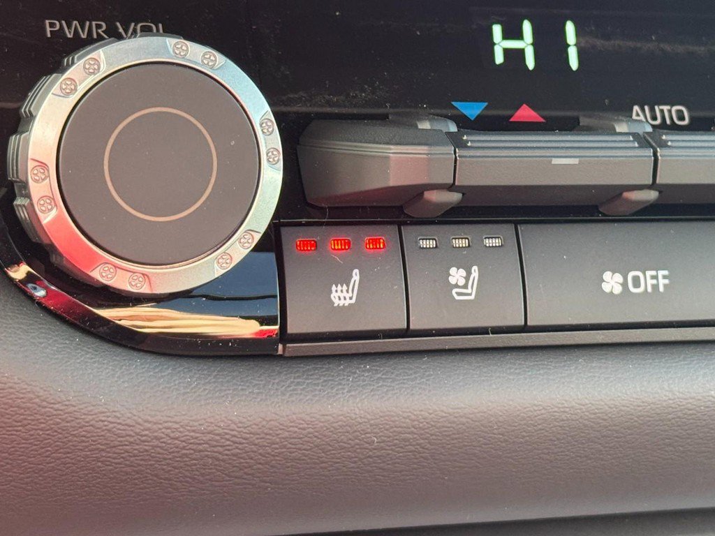 New 2025 Toyota Tundra Platinum image 17