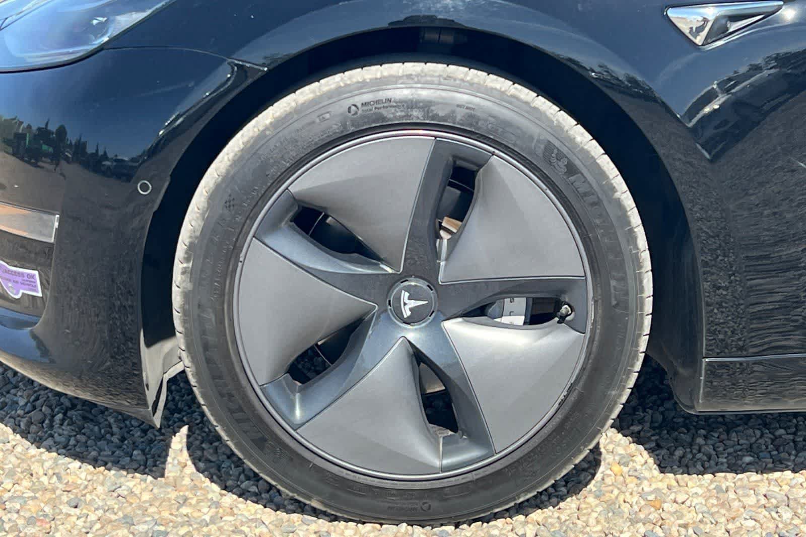 Used 2018 Tesla Model 3 Long Range RWD image 12