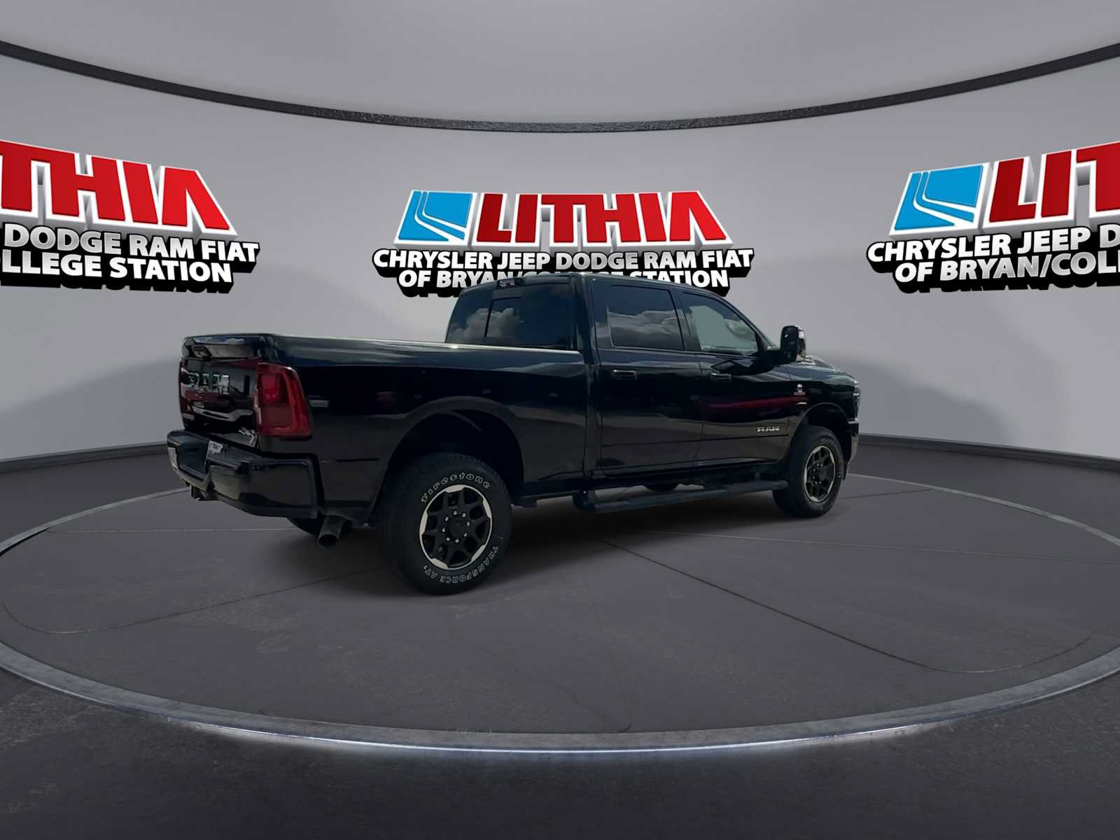 Used 2025 RAM 2500 Laramie AWD/4WD image 8