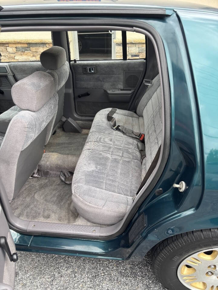 Used 1995 Plymouth Acclaim FWD image 10