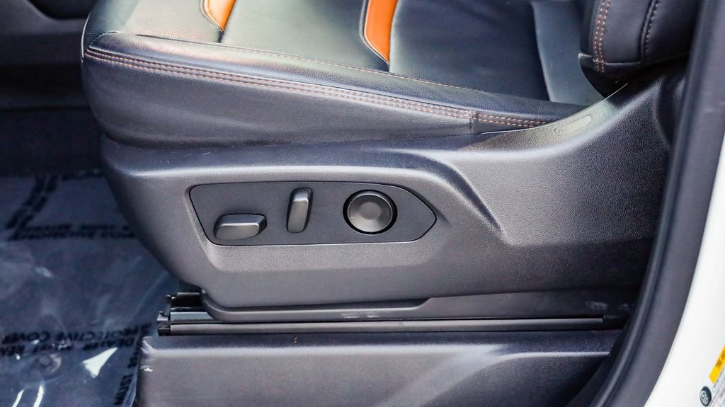 Used 2025 GMC Sierra 2500 AT4 image 25