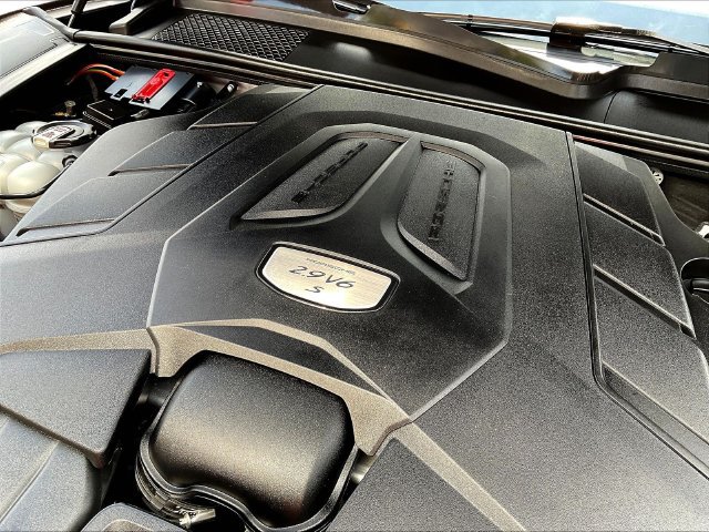 Used 2023 Porsche Cayenne S AWD/4WD image 32