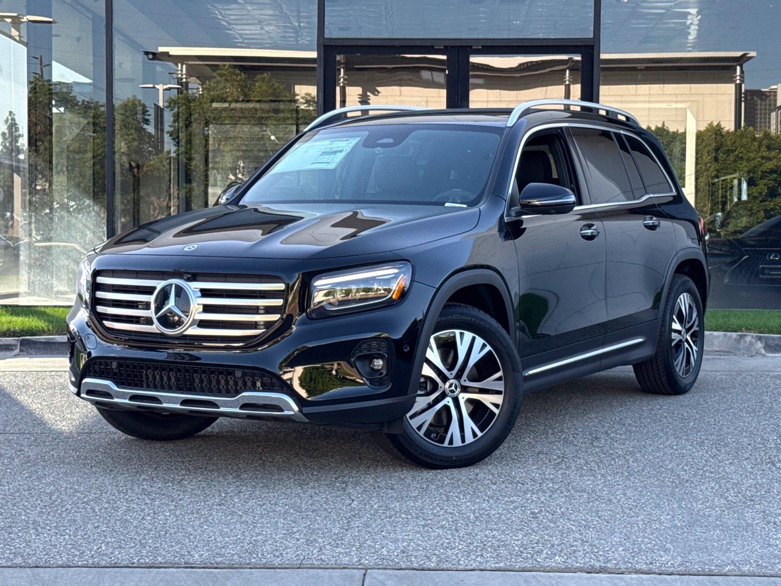 New 2026 Mercedes-Benz GLB 250 image 2