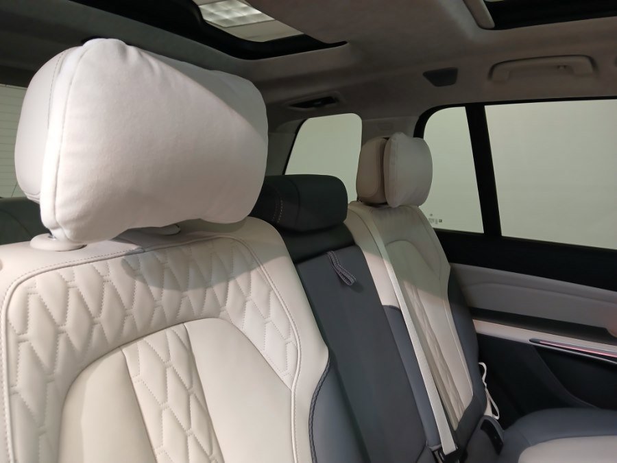 Used 2024 BMW X7 M60i w/ Executive Package image 20