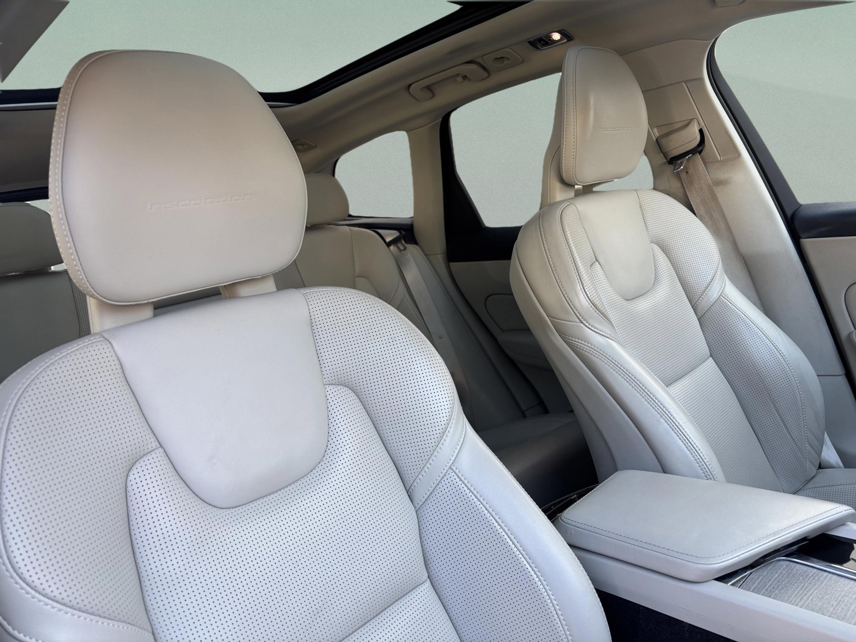 Used 2018 Volvo XC60 T6 Inscription w/ Luxury Seat Package image 18