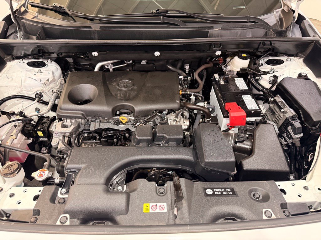 Used 2025 Toyota RAV4 LE AWD/4WD image 6