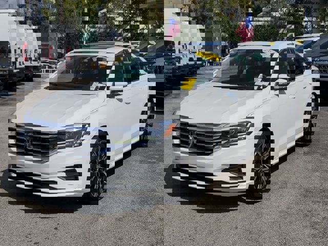 Used 2021 Volkswagen Passat 2.0T SE image 3