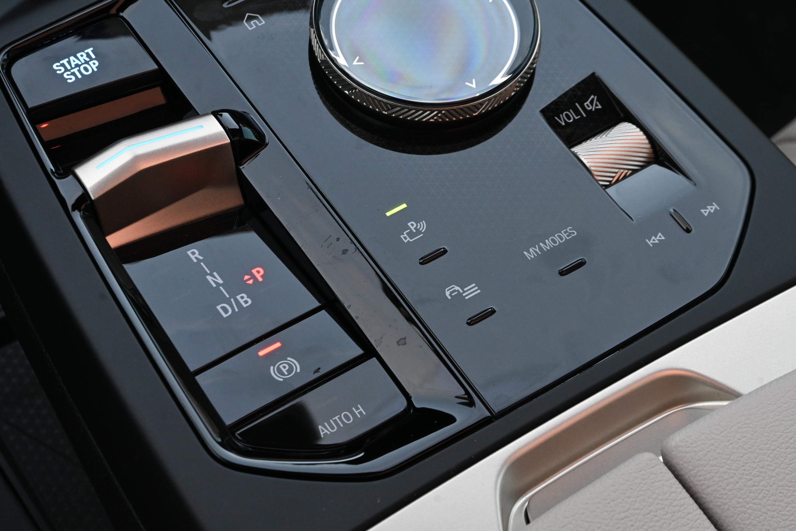 New 2026 BMW iX xDrive60 w/ Premium Package image 19