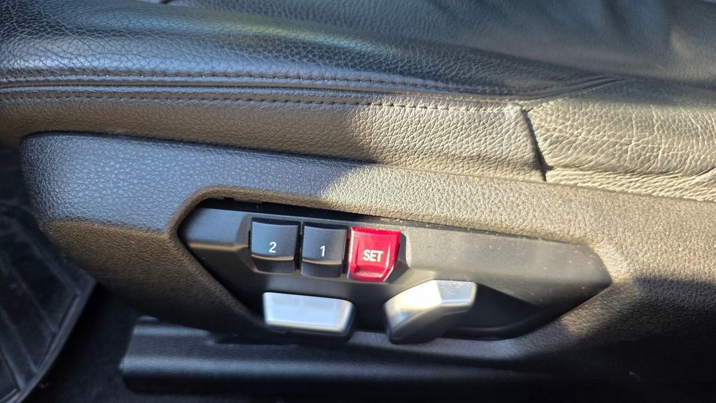 Used 2017 BMW 330i xDrive Wagon AWD/4WD image 16