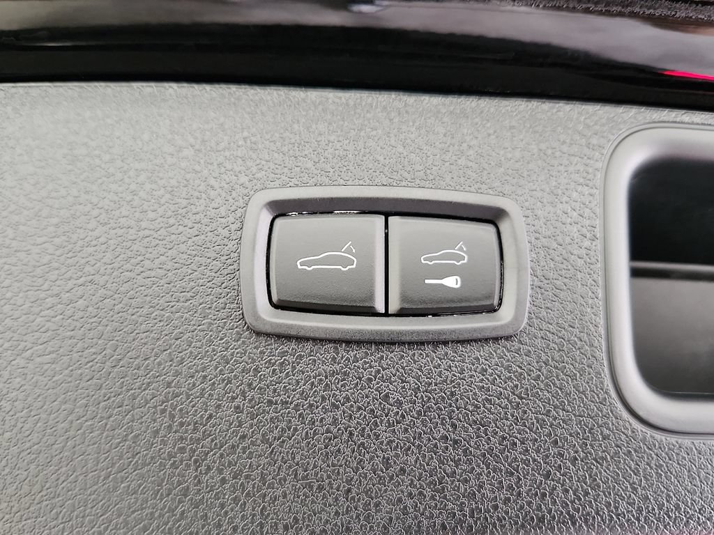 Certified 2026 Porsche Macan AWD/4WD image 31
