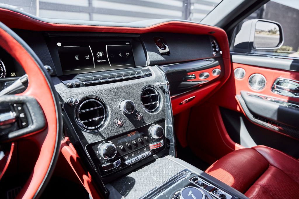 Used 2024 Rolls-Royce Cullinan Black Badge w/ Dark Exterior Package AWD/4WD image 75