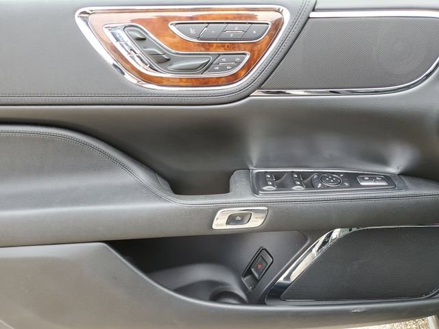 Used 2019 Lincoln Continental Select w/ Continental Climate Package image 23