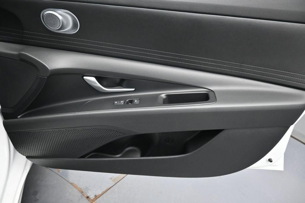 New 2026 Hyundai Elantra SE FWD image 30