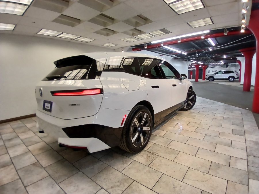 Used 2023 BMW iX xDrive50 w/ Sport Package image 5