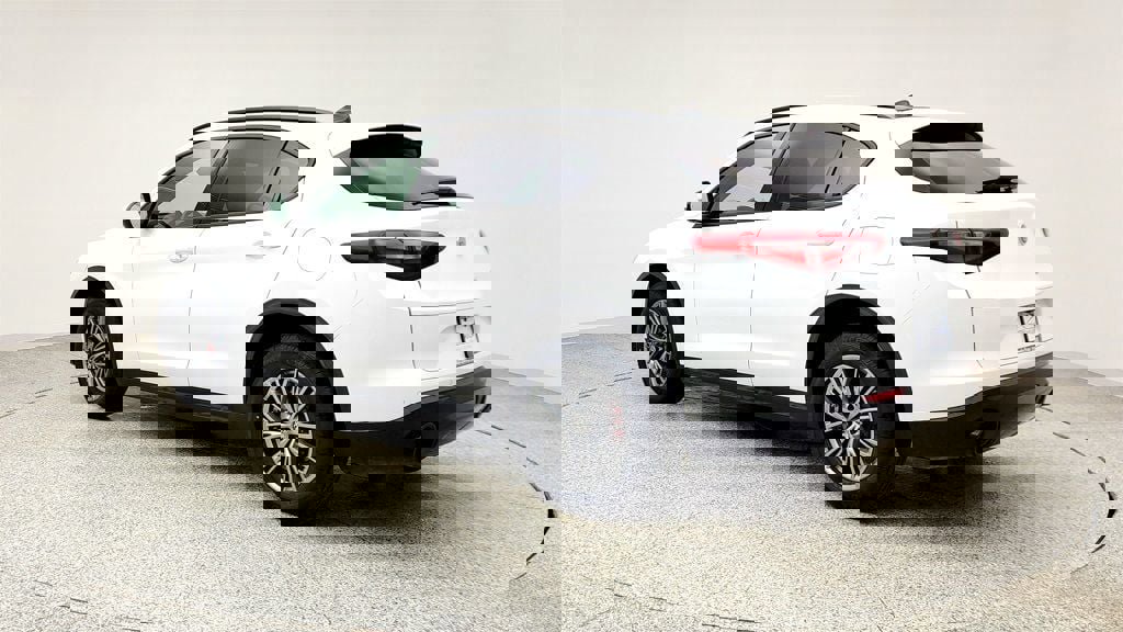 Used 2023 Alfa Romeo Stelvio Sprint image 7