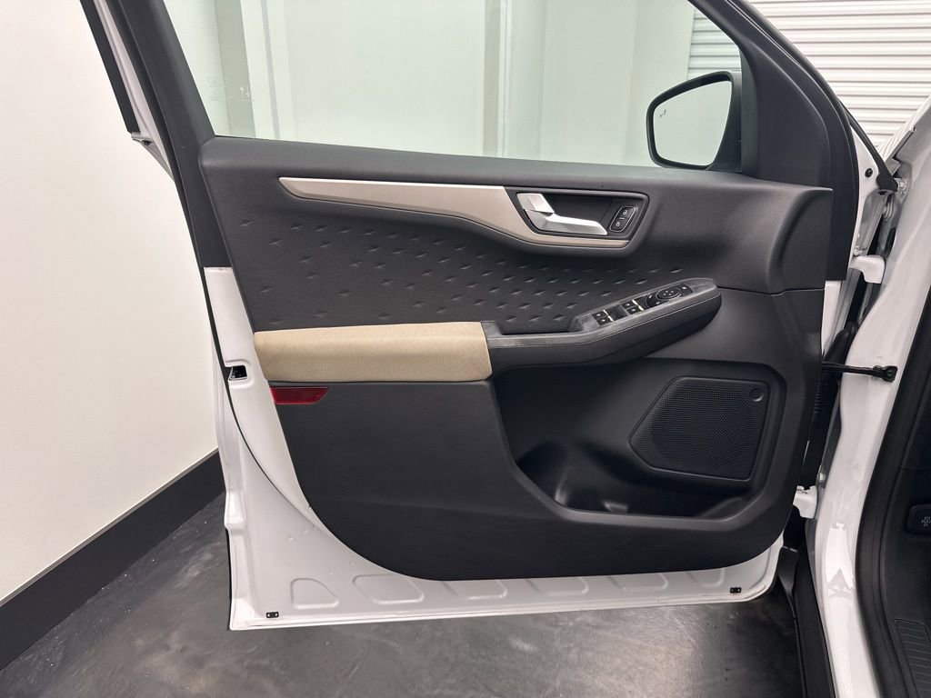 Used 2020 Ford Escape SE Sport image 16