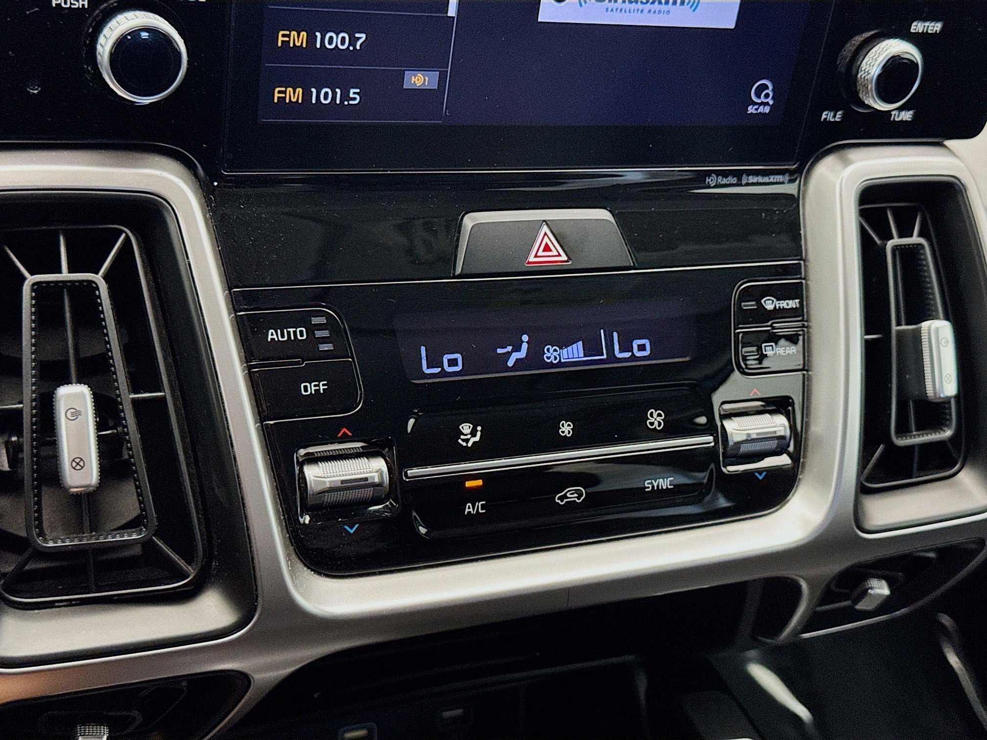 Used 2021 Kia Sorento S FWD image 12