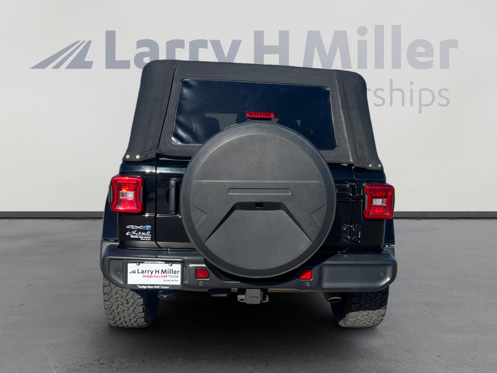 Used 2021 Jeep Wrangler Unlimited Sahara w/ Safety Group image 4