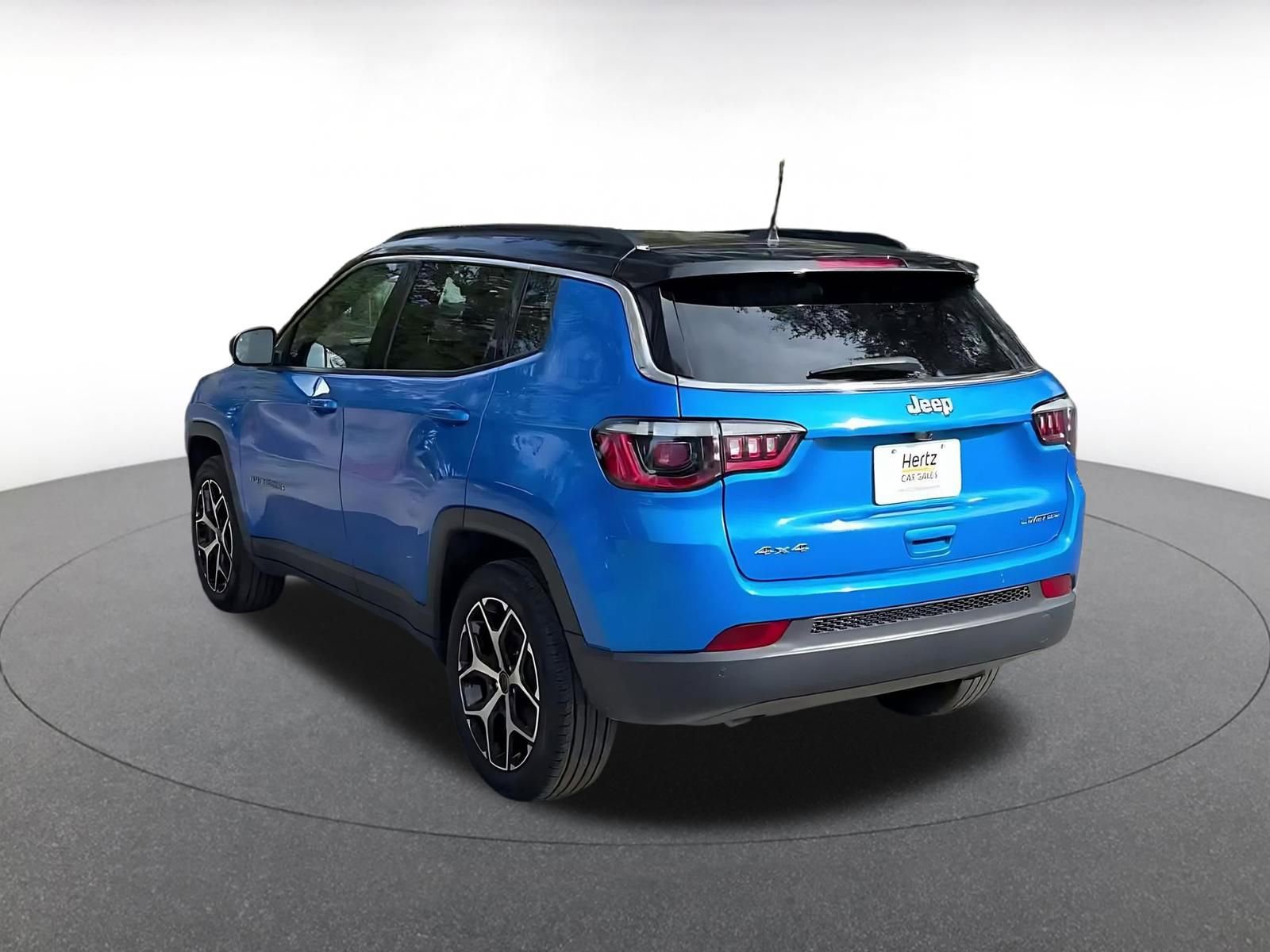 Used 2025 Jeep Compass Limited image 11