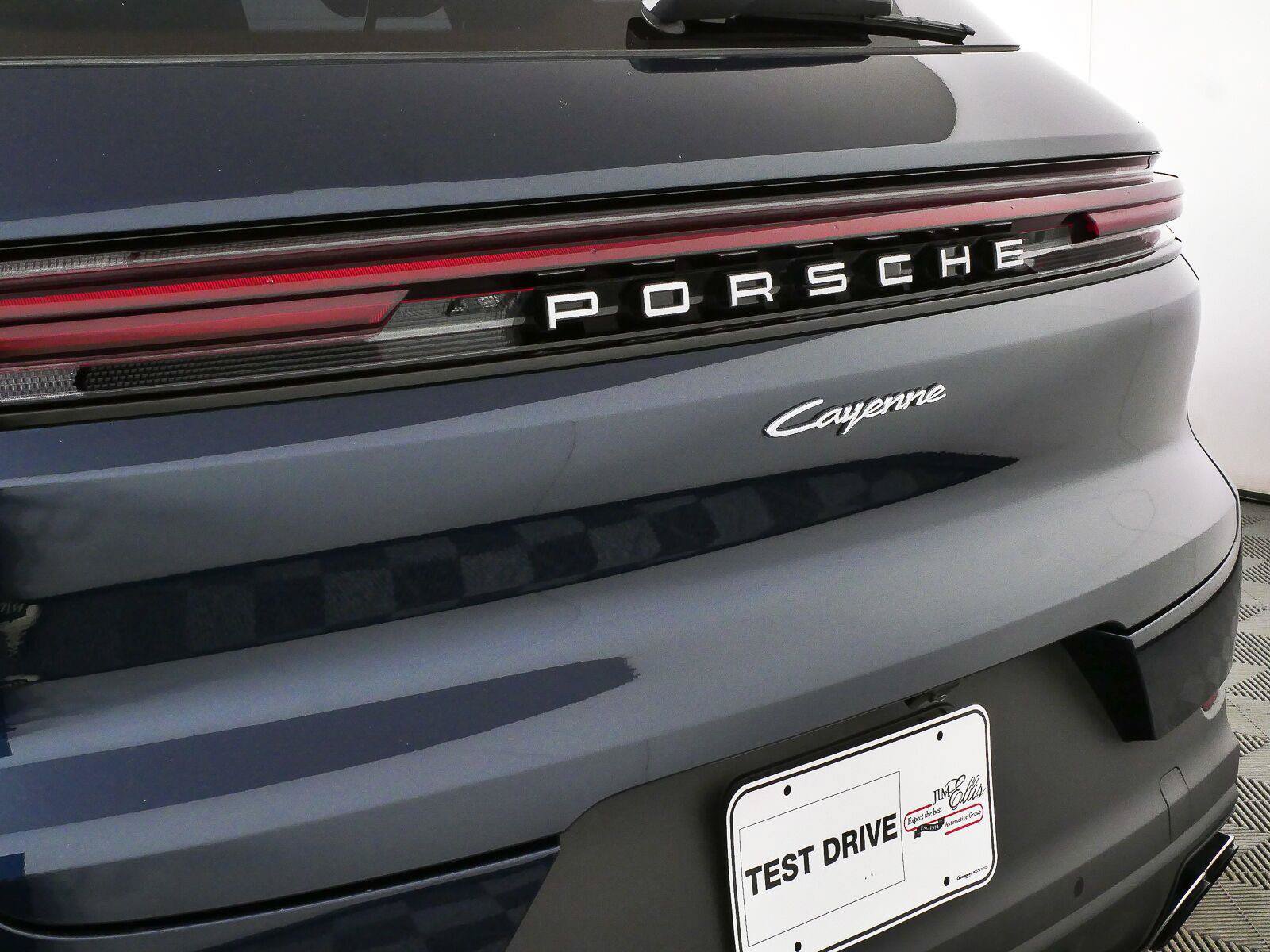 Certified 2026 Porsche Cayenne E-Hybrid AWD/4WD image 38