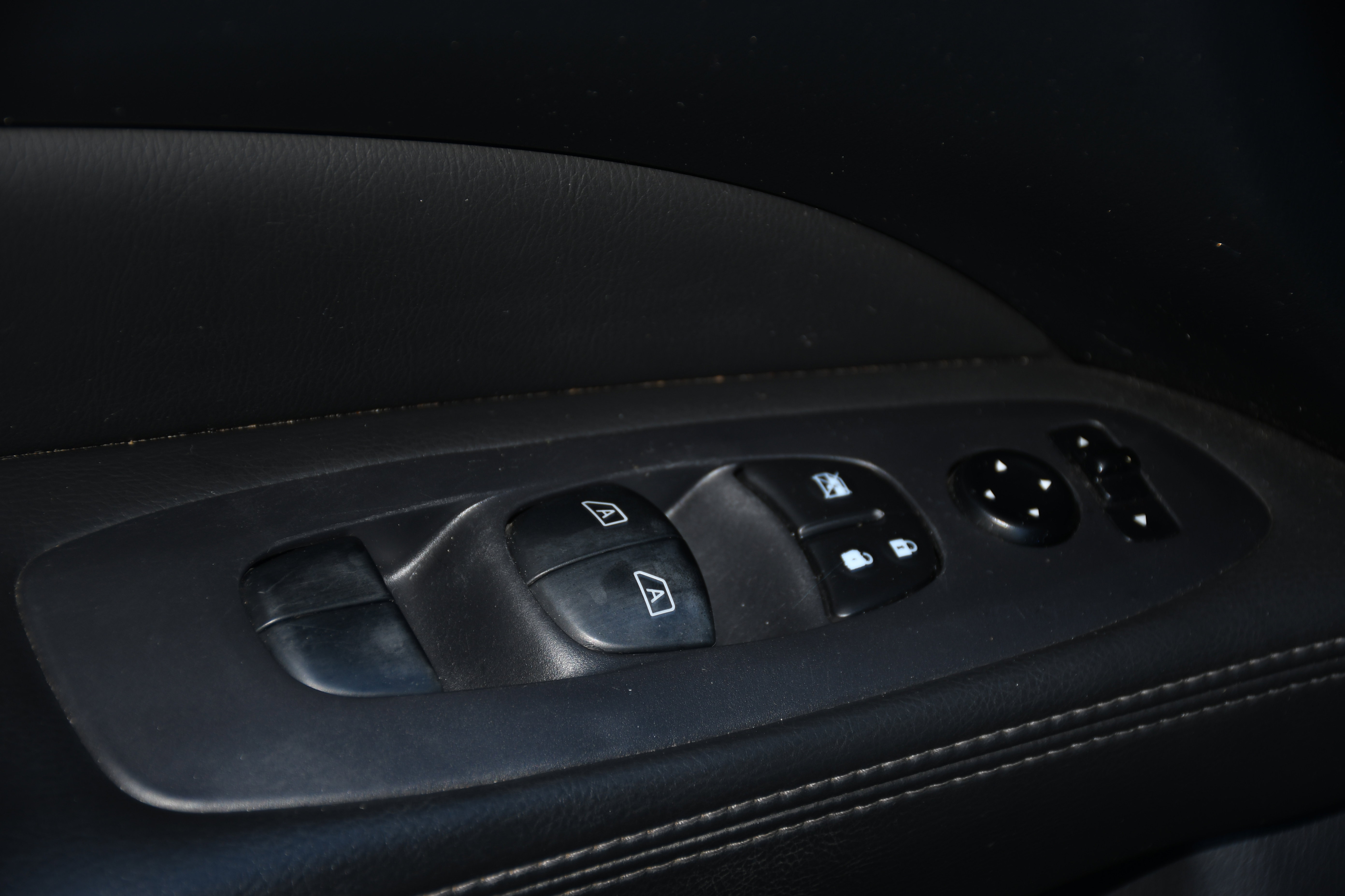 Used 2015 Nissan Pathfinder SL w/ SL Tech Package image 11