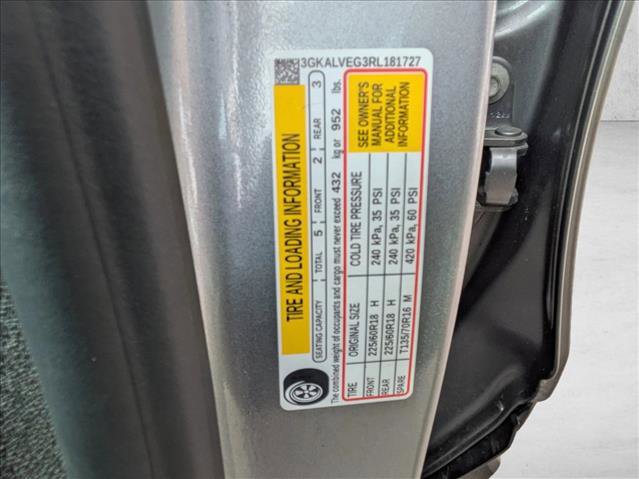 Used 2024 GMC Terrain SLT image 21