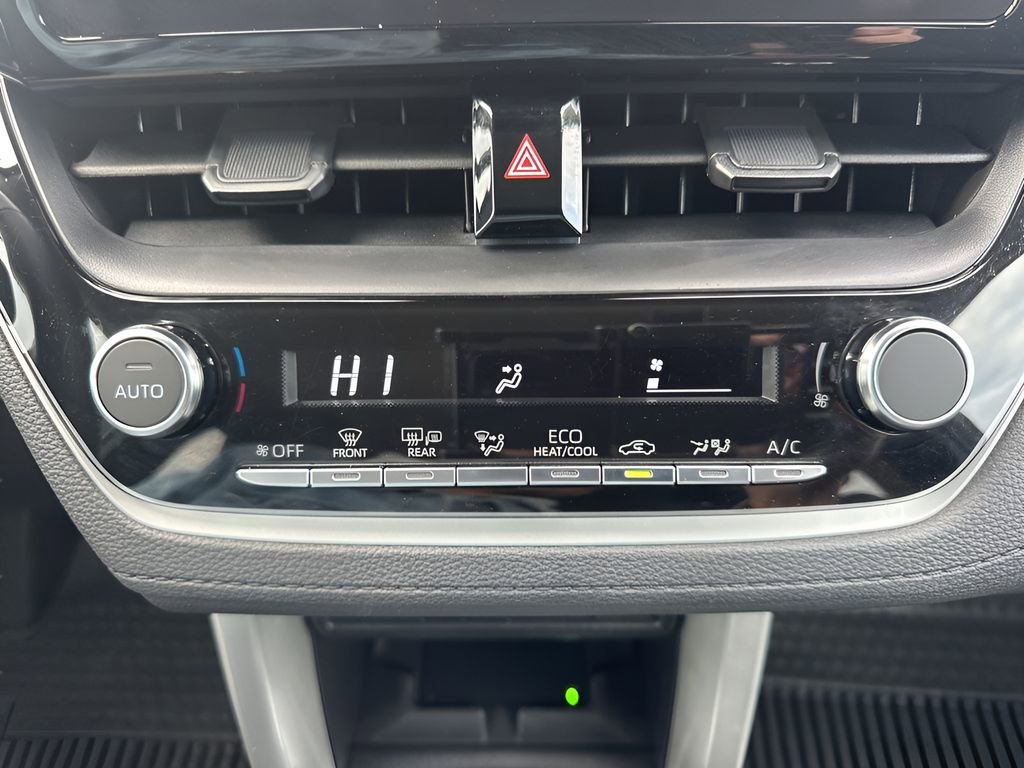 Used 2025 Toyota Corolla Cross LE image 17