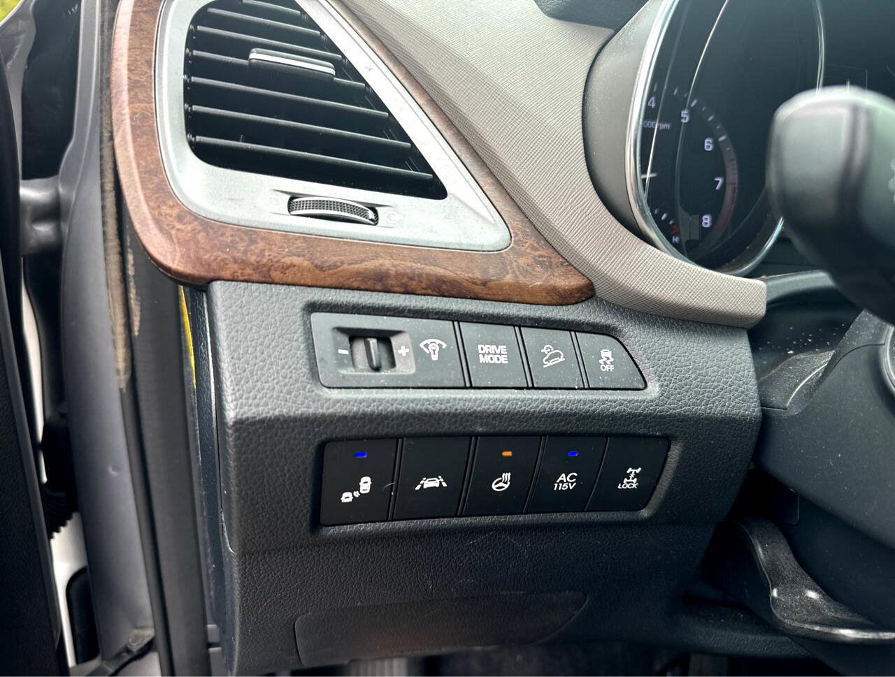 Used 2018 Hyundai Santa Fe AWD w/ SE Ultimate Tech Package 03 image 18