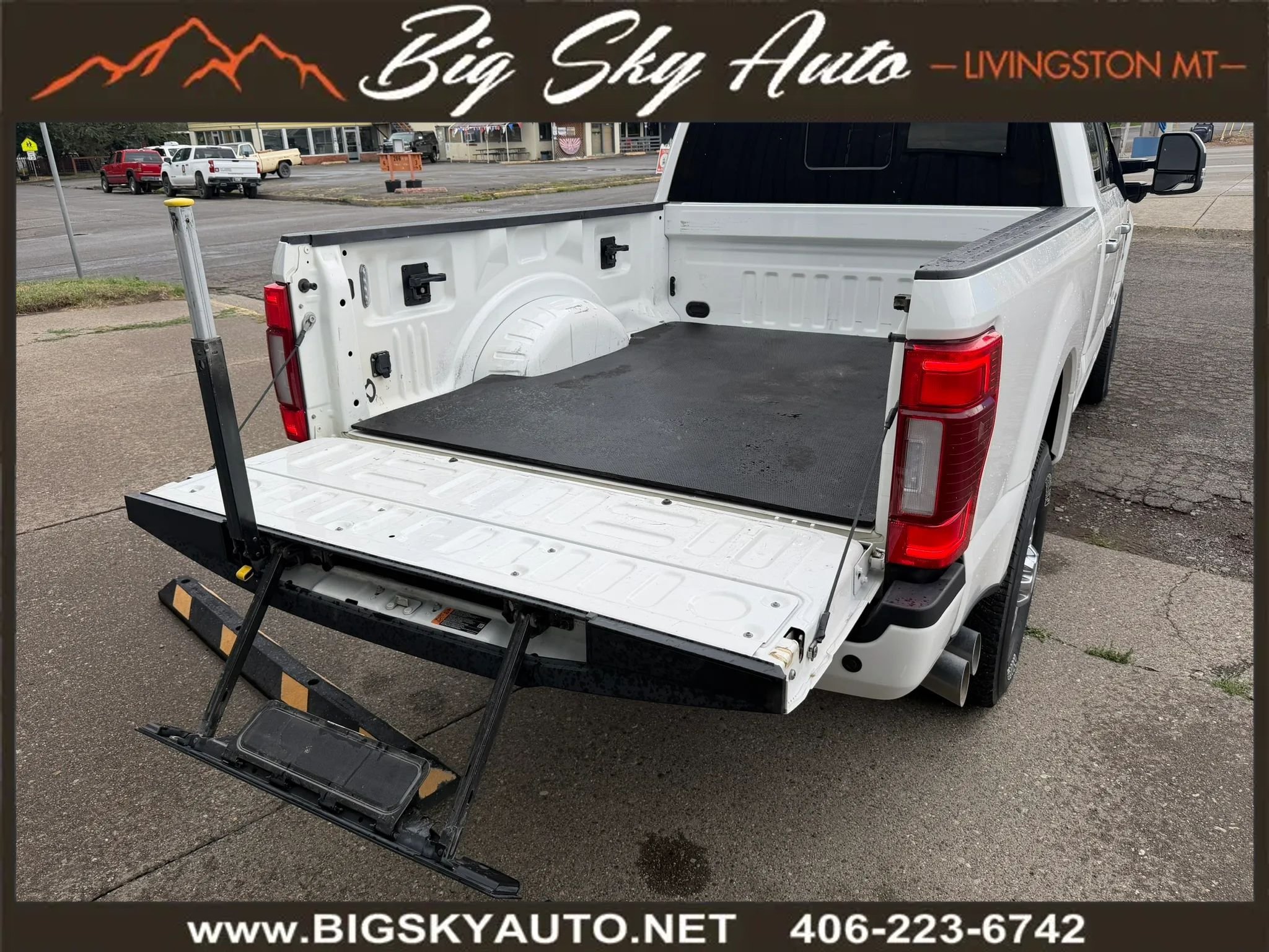 Used 2022 Ford F350 Limited w/ FX4 Off-Road Package AWD/4WD image 10