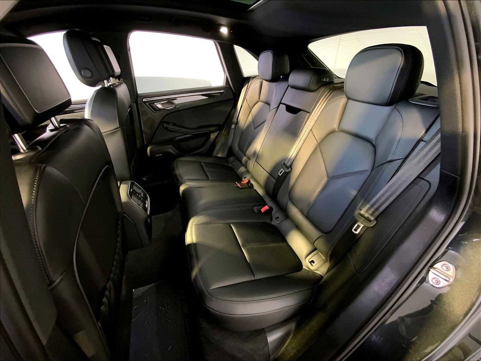 Used 2025 Porsche Macan image 24