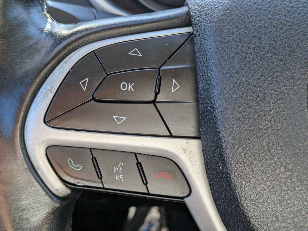 Used 2015 Jeep Cherokee Latitude FWD image 24