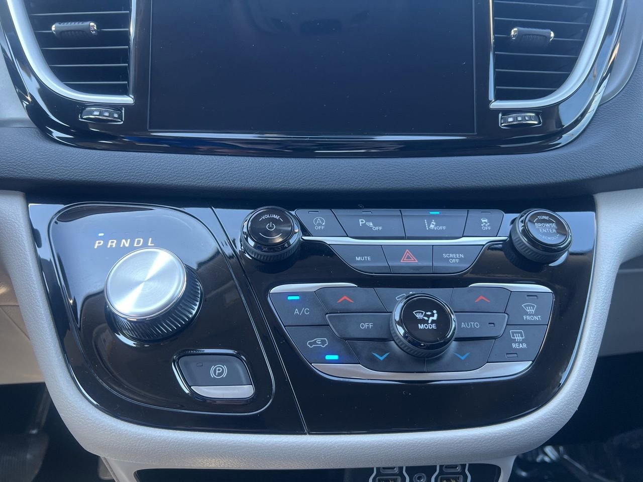 Used 2024 Chrysler Pacifica Touring-L image 29