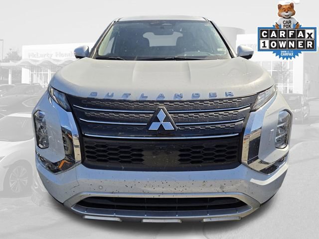 Used 2024 Mitsubishi Outlander SE image 2