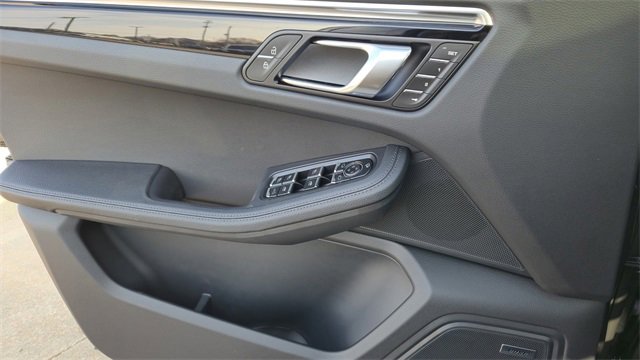 Certified 2025 Porsche Macan image 22
