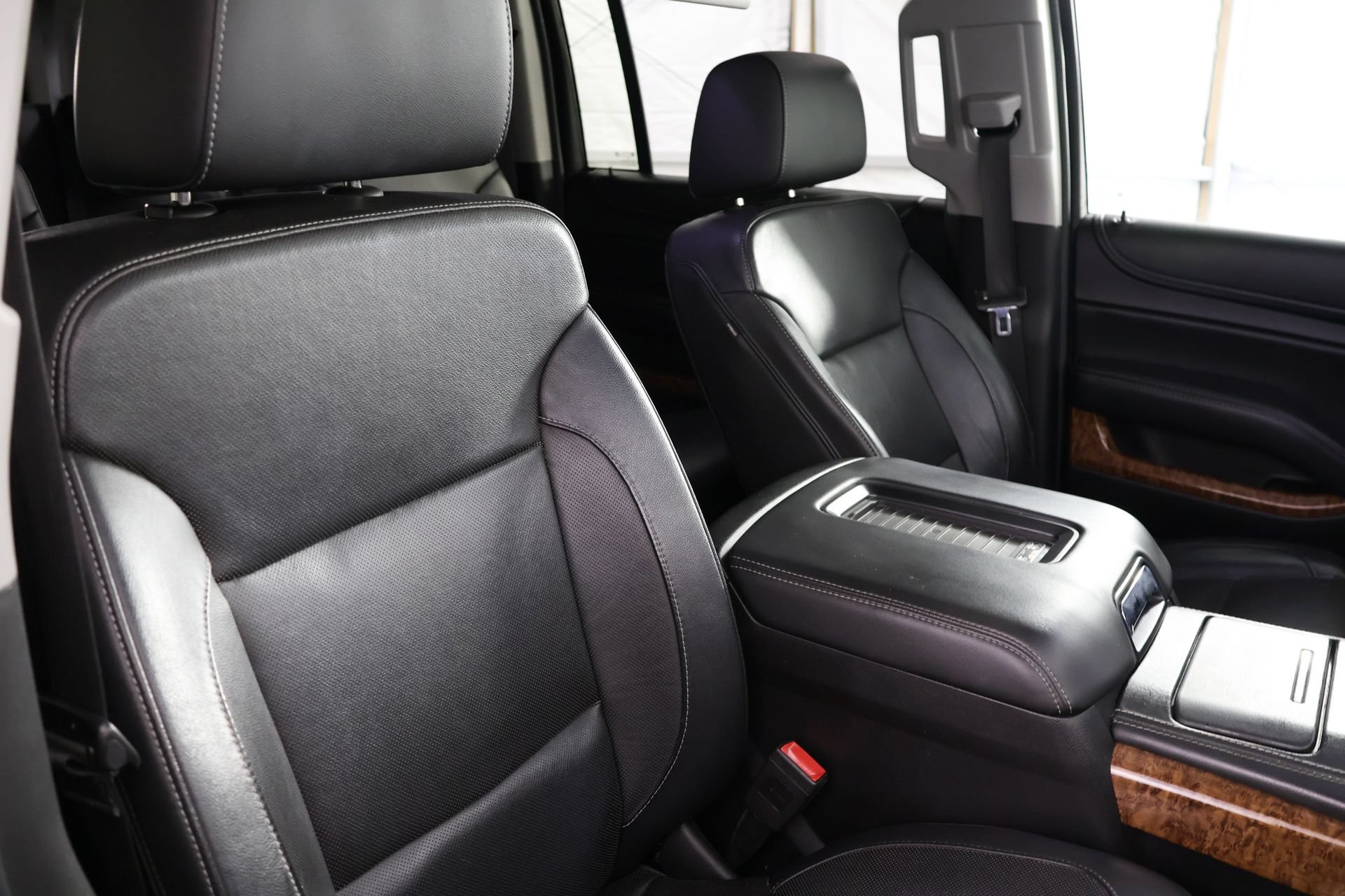 Used 2018 Chevrolet Suburban Premier AWD/4WD image 37