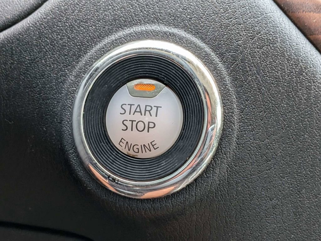 Used 2017 Nissan Pathfinder Platinum image 32