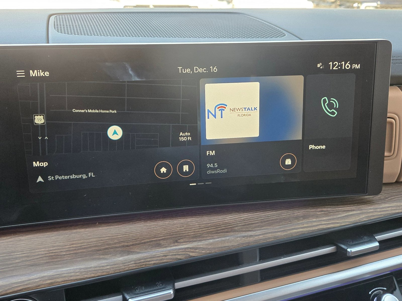 Used 2024 Hyundai Santa Fe Limited image 13