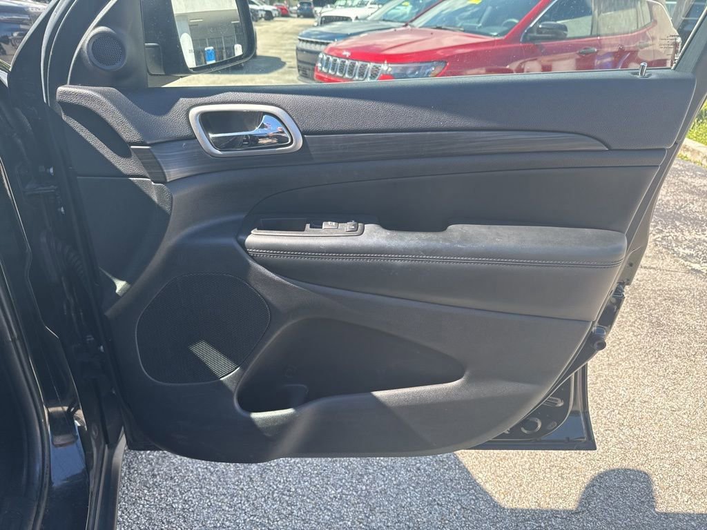 Used 2019 Jeep Grand Cherokee Laredo image 22