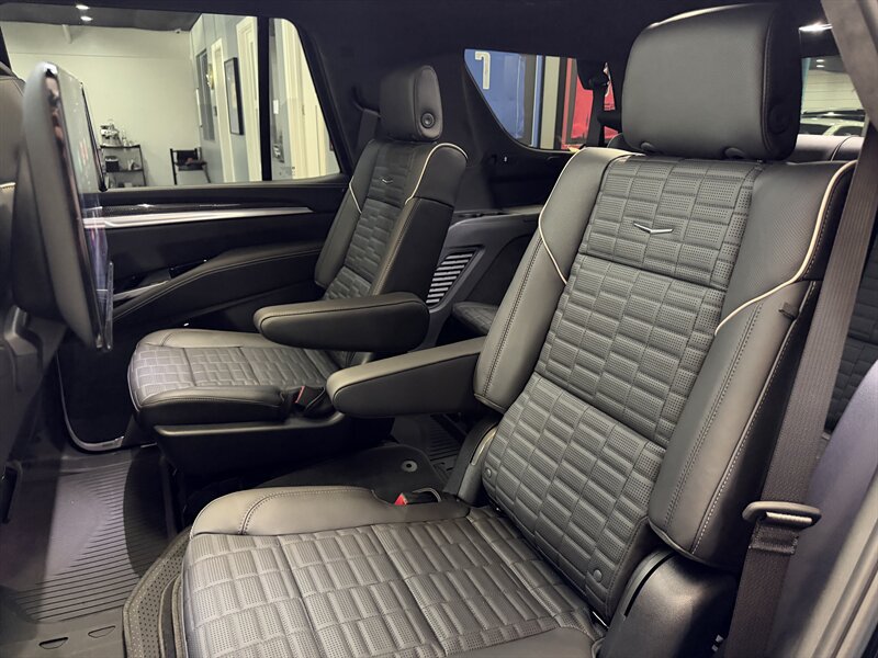 Used 2026 Cadillac Escalade V w/ LPO, ONYX Package AWD/4WD image 18