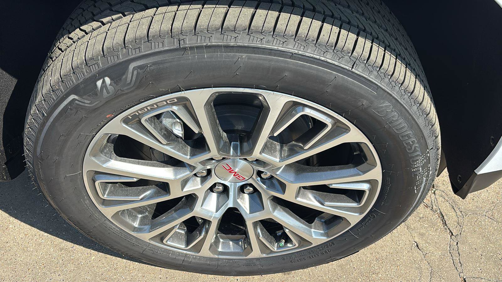 New 2026 GMC Yukon XL Denali w/ Denali Reserve Package image 9