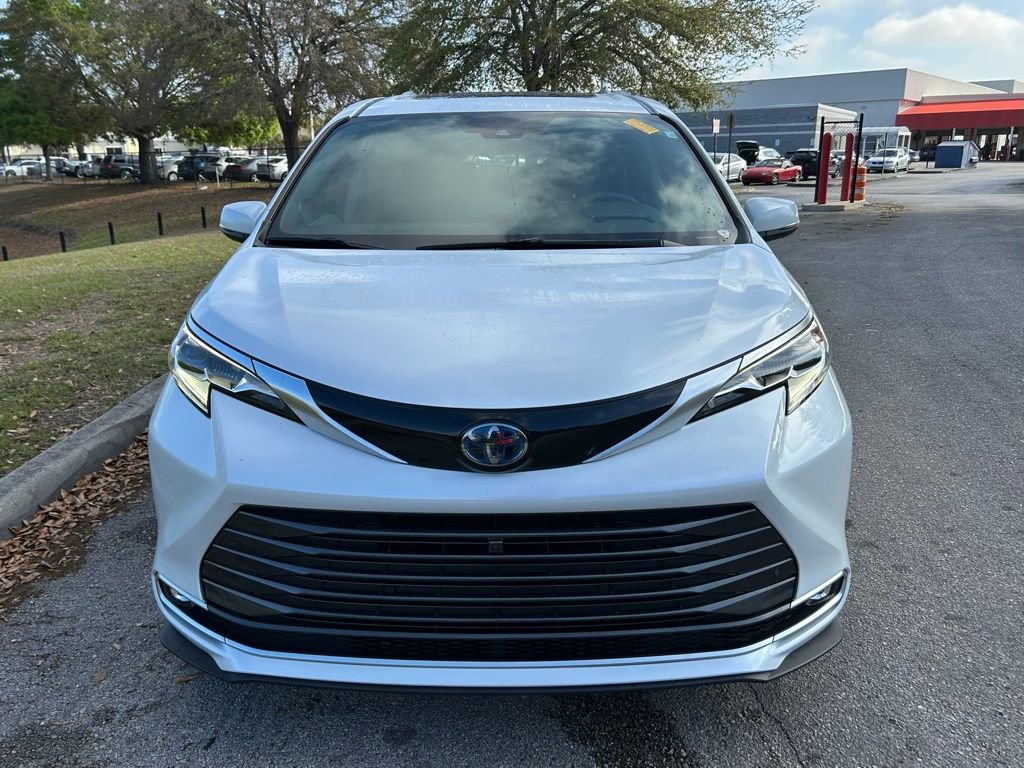 Used 2023 Toyota Sienna Platinum image 8