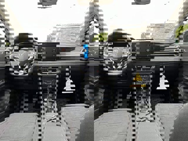 New 2025 Volkswagen Taos SE image 17