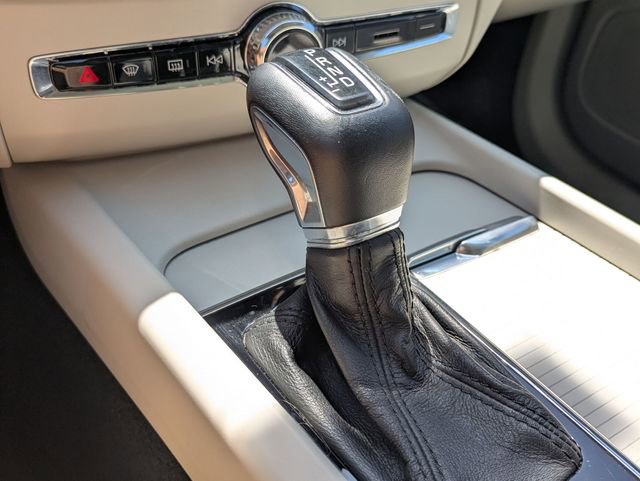 Used 2018 Volvo XC60 T5 Momentum w/ Convenience Package image 20