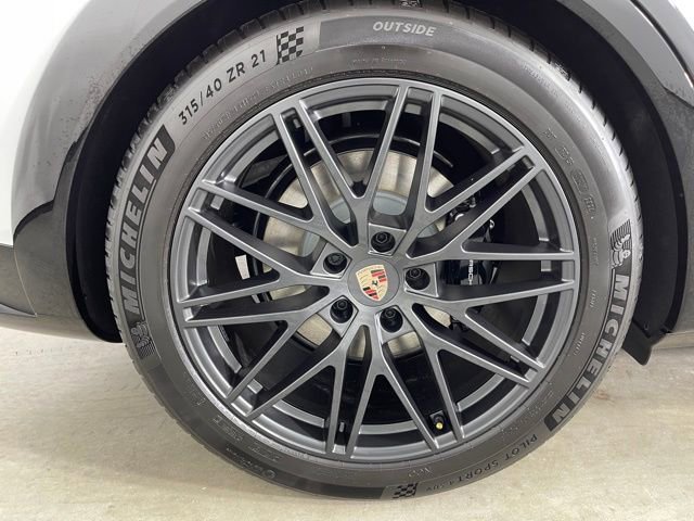 New 2026 Porsche Cayenne GTS image 16